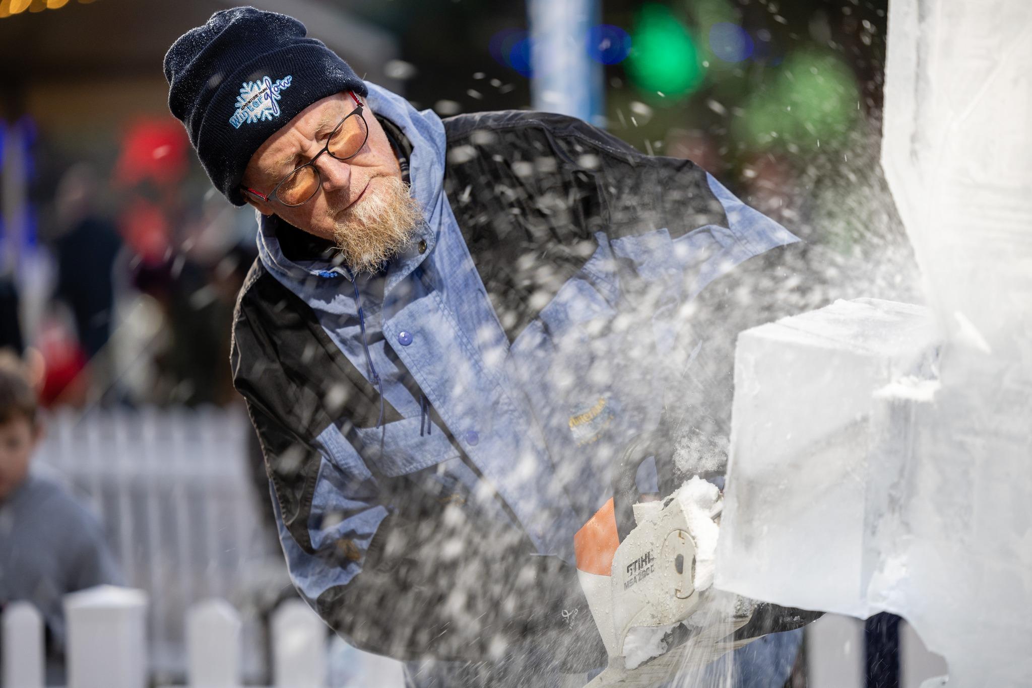 That look of concentration when using a chain saw to carve art from ice.
www.winterglow.com.au